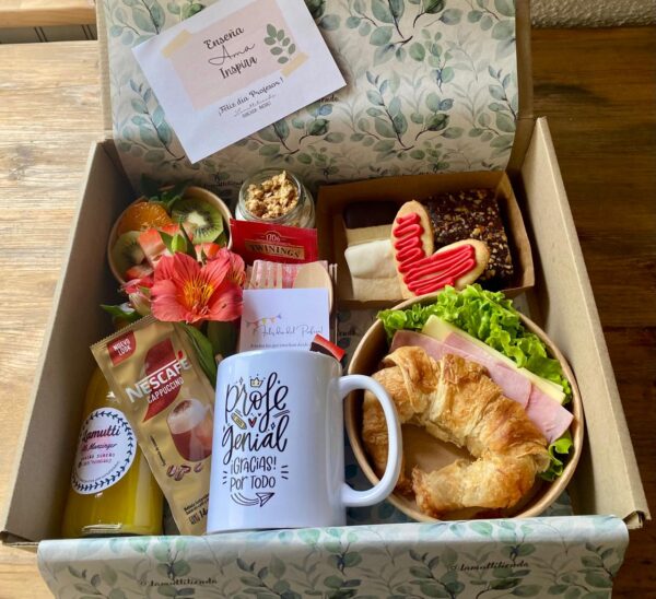 DESAYUNO ESPECIAL DÍA DEL PROFESOR