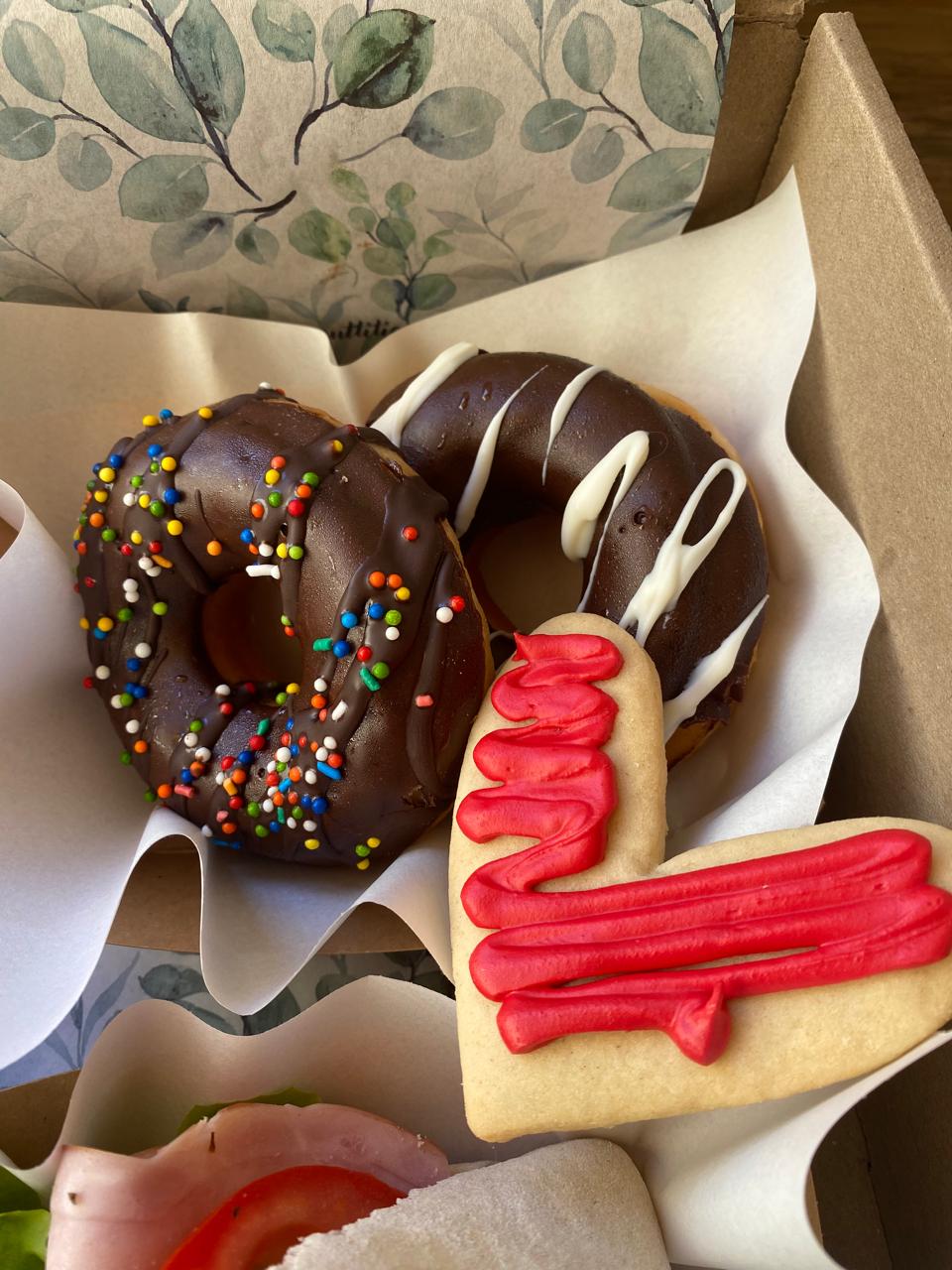 DESAYUNO CIPRÉS , DONNUTS DE LAMUTTITIENDA Rancagua, Machalí y alrededores - ¡Tu regalo especial está aquí ! DESAYUNO CIPRÉS , DONNUTS DE LAMUTTITIENDA - Imagen 3